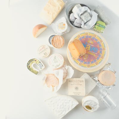 お店で毎日モッツァレラチーズを作っております