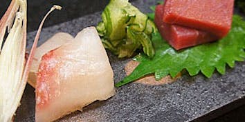 【特選にぎり寿司】にぎり寿司10貫、お刺身2種盛、お椀、デザートなど全5品 - 栄鮨