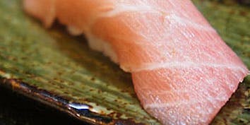 【高尾コース】寿司5貫、焼物八寸、お造りなど全8品 - 栄鮨