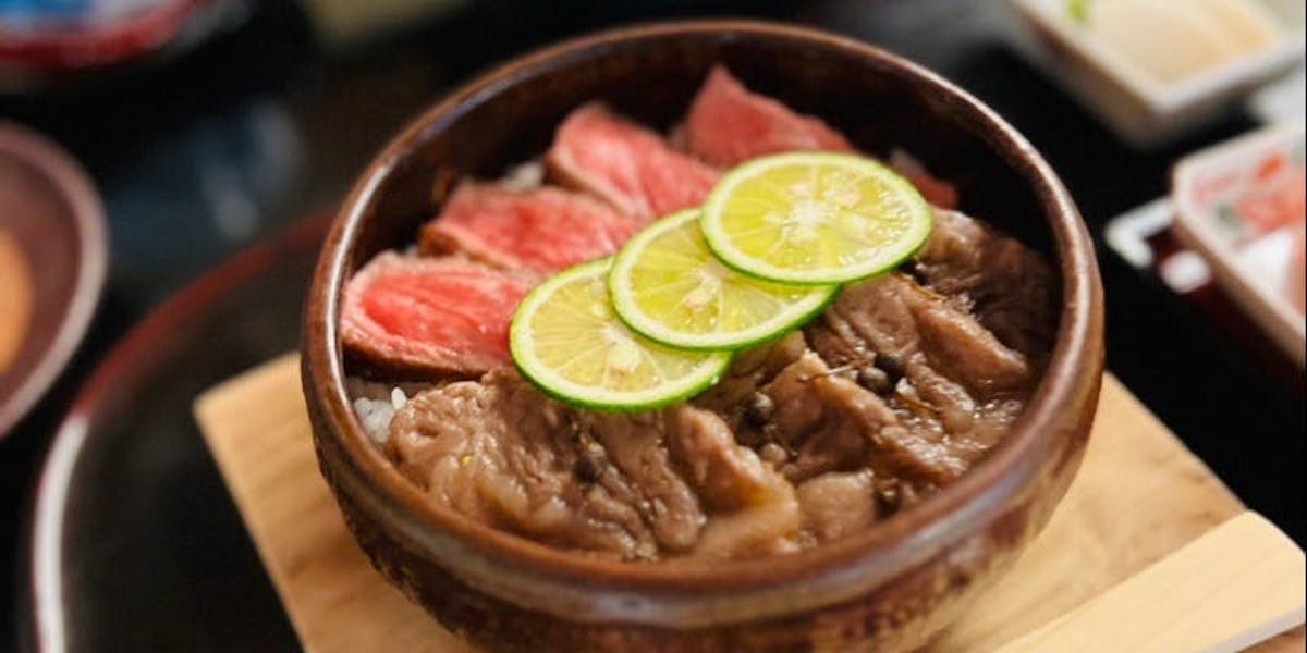 国登録有形文化財 二木屋 【和牛ひつまぶし】前菜、造里、鹿児島産黒毛和牛ひつまぶし、甘味(平日限定) ランチ プラン(11956189 ...