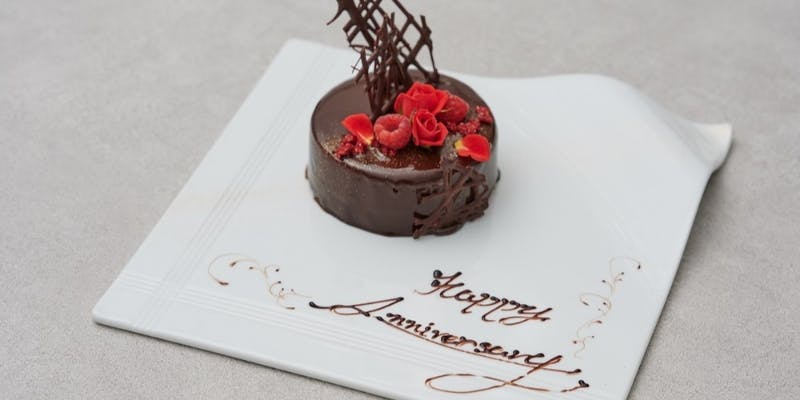 【記念日Dinner】Wメイン・ホールチョコレートケーキ等全7品＋乾杯シャンパン