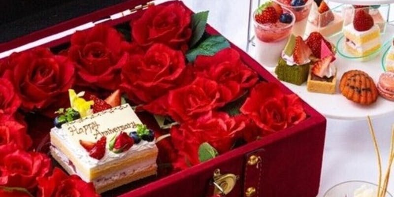 【お祝いAfternoon Tea】苺と季節スイーツ＆カフェフリー＆トランクケーキ（3時間制）