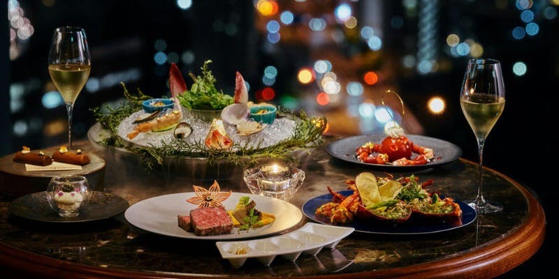 【Xmas2025】「ヴィーヴォ」最上階で贅沢フルコース＋グラスロゼシャンパン（羽田空港側窓席確約）