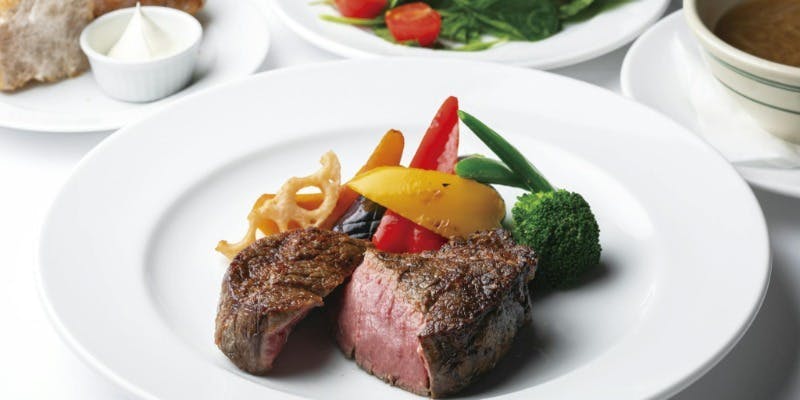 【プリフィックスコース】お好みで選べるメイン、サラダ、スープ、デザートなど全5品＋食後のカフェ