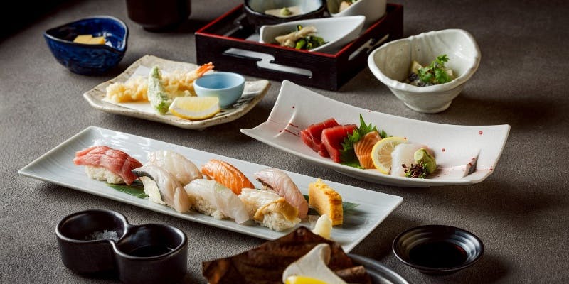 特選　鮨コース【土日祝限定】　特選鮨七貫＋スパークリングを含む選べる1ドリンク