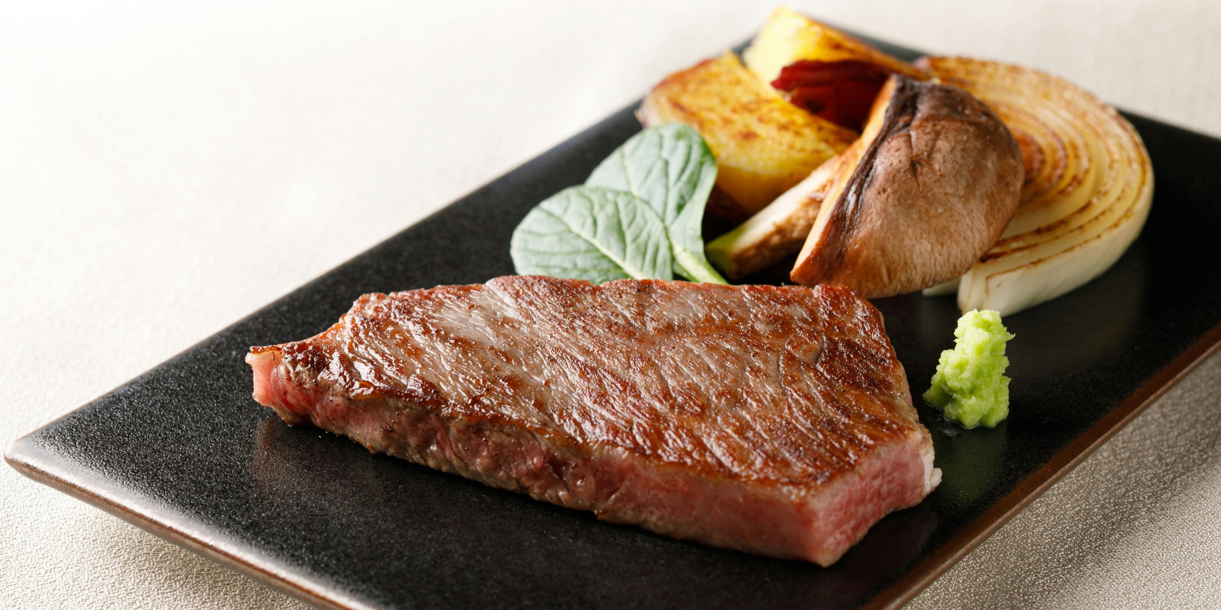 鉄板焼 THE VILLAGE OSAKA 【Chef’s select】前菜、スープ、活オマール海老、特選黒毛和牛サーロインなど全8品 ...