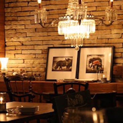 アンティーク調のインテリアに囲まれた穏やかに流れる時間をお過ごしください