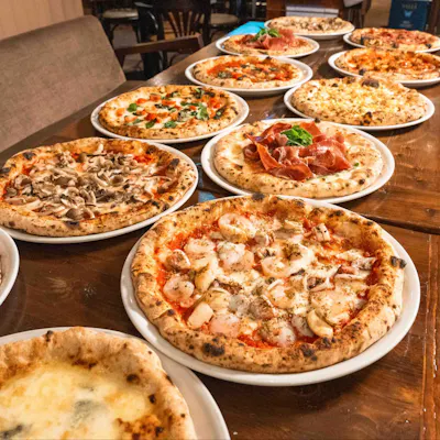 石窯PIZZAメニューは15種類以上!前菜やパスタも充実