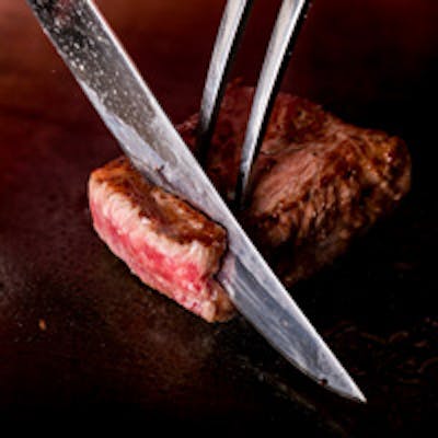 小さなお店だからこそお客様との距離を大事に、好き嫌いや好みに併せて調理します