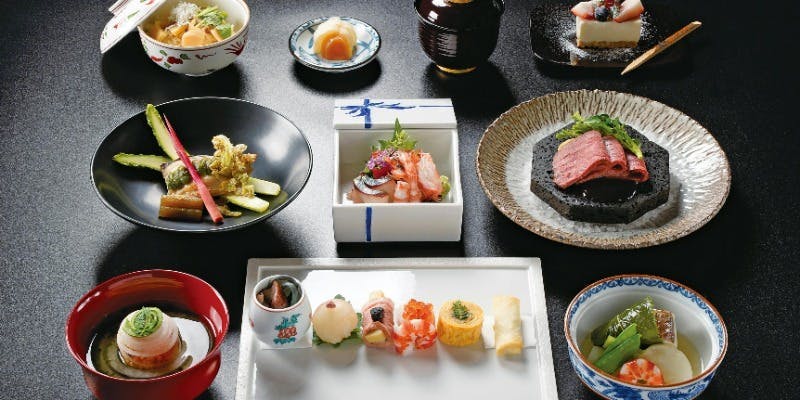 懐石料亭 花がすみ (カイセキリョウテイ ハナガスミ) - 明治記念館