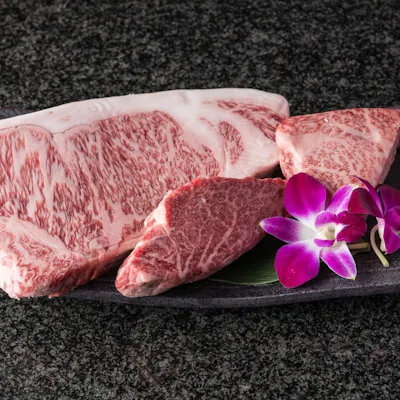 究極の黒毛和牛をご堪能ください