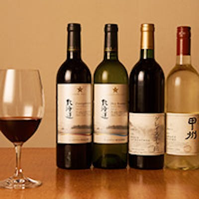 日本酒にあう一品、ワインにあうお料理と四季を感じながらお召し上がりください