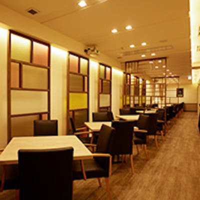 お客様それぞれの場面に対応できる変幻自在な空間