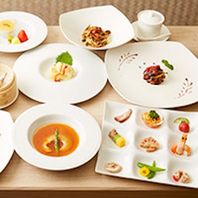 コースやアラカルト、多種多彩なメニューをご用意しております