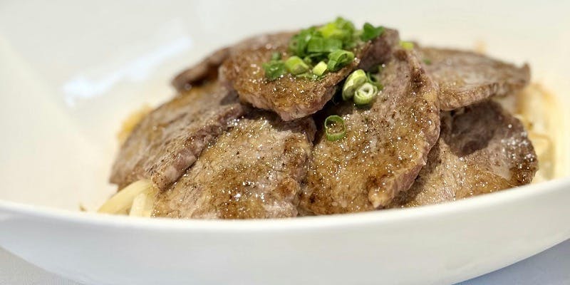 【平日限定ランチ！】黒毛和牛サーロインステーキ丼、デザート等