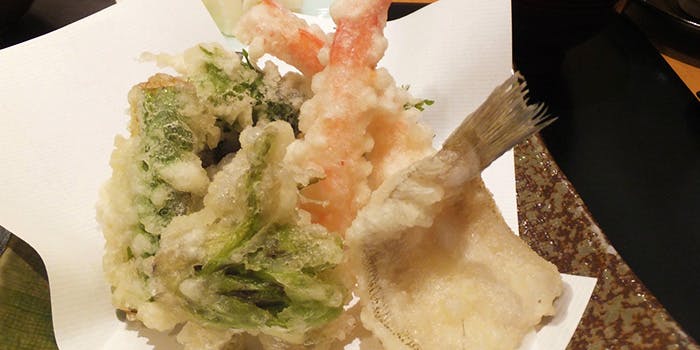 海老と白身魚、野菜などの天ぷら