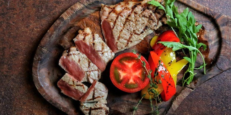 【ステーキランチ】メインは牛サーロインのグリル　ハーフブッフェ付き