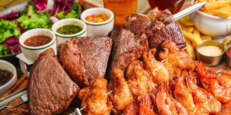 【2025忘年会】【シュラスコ風BBQコース】サラダ、フリッツお代り自由＋お得なワンドリンク付（4名様～）