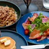 tables cook & LIVING HOUSE