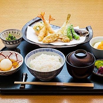 てんぷら 天翔 ホテルアラマンダ青山 アップグレード 乾杯スパークリング 食後のカフェ付 車エビやイカ 野菜など本格てんぷらをお得に ランチ プラン メニュー 一休 Comレストラン