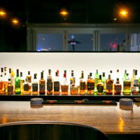 解放感溢れる空間で、大切な人と夜景を楽しむ