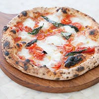 吉祥寺駅前の喧騒を抜けた裏路地にあるスパニッシュイタリアン