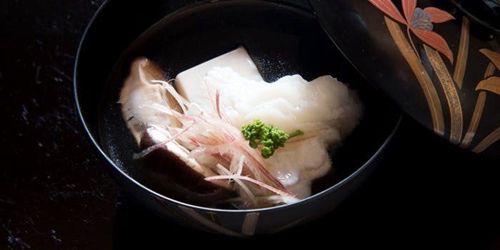 会席料理 岸由（かいせきりょうり・きしよし）