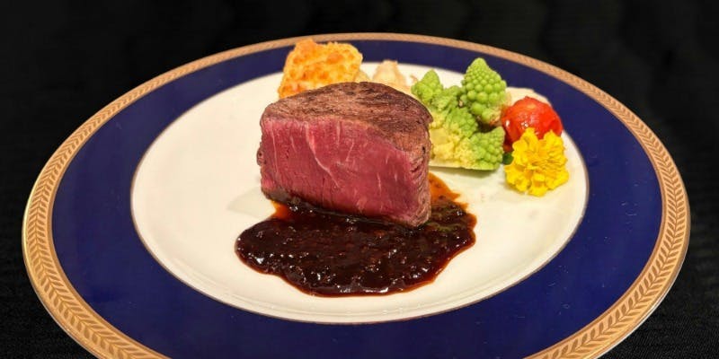 【Xmas2025】牛フィレ肉のローストと真鯛のポワレ、オードブルブッフェ付（12/24・25）＋乾杯スパーク