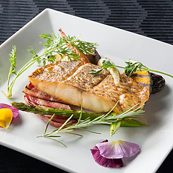 ガンシップ東京 ホテルニューオータニ 時間無制限コース メイン サラダバー ワイン飲み放題 乾杯スパークリングワイン付 平日限定 ランチ プラン メニュー 一休 Comレストラン