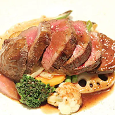バラエティー豊かな肉料理