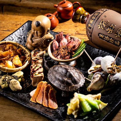 珍しい食材や、自社農場で育てた旬野菜など