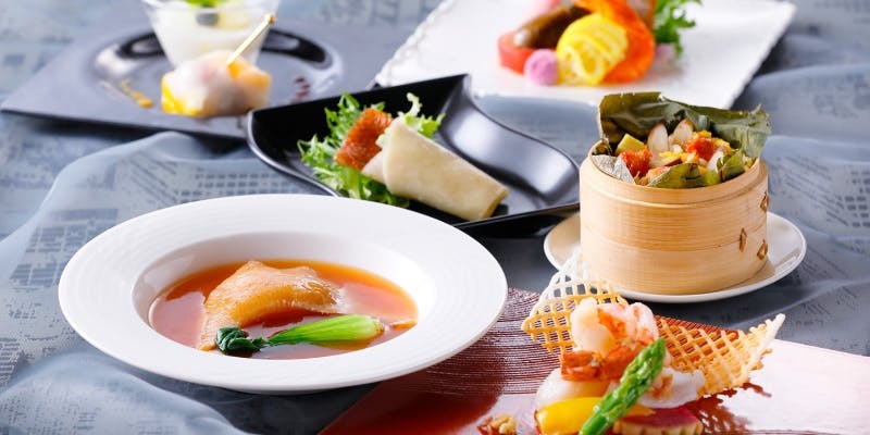 ランチメニューがテーブルにのった様子