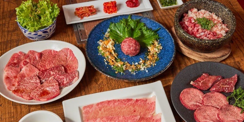 【シグネチャーコース】9種類のお肉と”生ハンバーグ”が楽しめる春の新コース