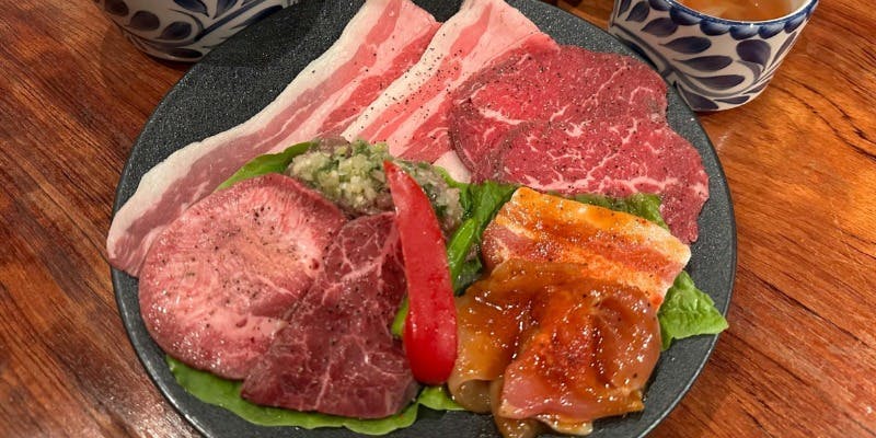 【ボリューム満点！肉総量225g】牛タンや塩ハラミなど焼肉定番、7種類のお肉が楽しめる～まんぷくセット 