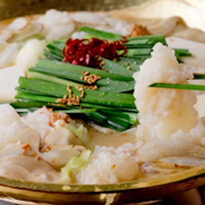 泳ぎ烏賊姿造り、博多もつ鍋、水炊きなど、九州各地のお料理