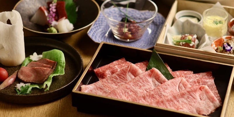 【欅 けやき】神戸牛霜降りと赤身の2種を食べ比べできる「出汁しゃぶ/すき鍋会席」