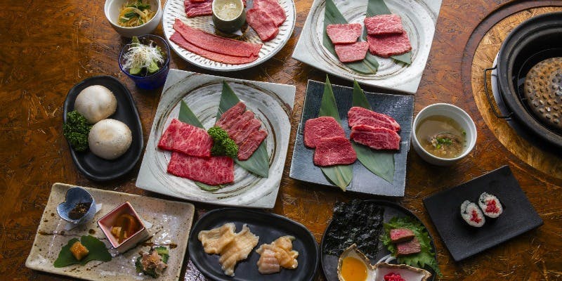 厳選された雌牛使用、いろいろな部位が楽しめるコース