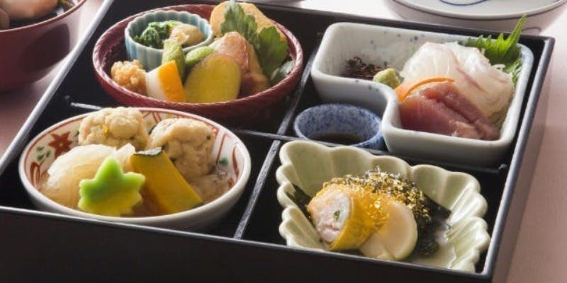 【法要後の軽めのお食事】法要弁当、天ぷら三種盛り、デザートなど＋1ドリンク付（4名様まで）