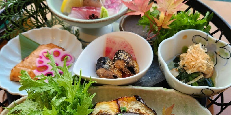 ＜ランチ会席＞【花籠盛り御膳】2,980円＋1ドリンク付き（半個室　確約）
