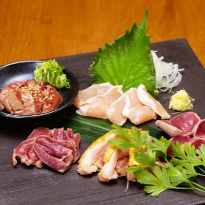 鶏専門店ならではの新鮮な鶏肉をお刺身で