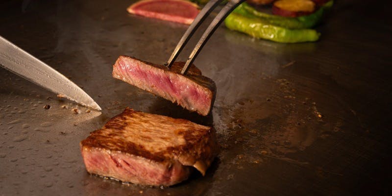 【秋冬限定・1フロア貸し切り】プレミアム神戸牛サーロインと海鮮鉄板焼きコース（活け伊勢海老）