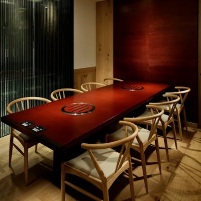 部屋ごとに趣の違う個室で至福のひと時をお過ごしください。