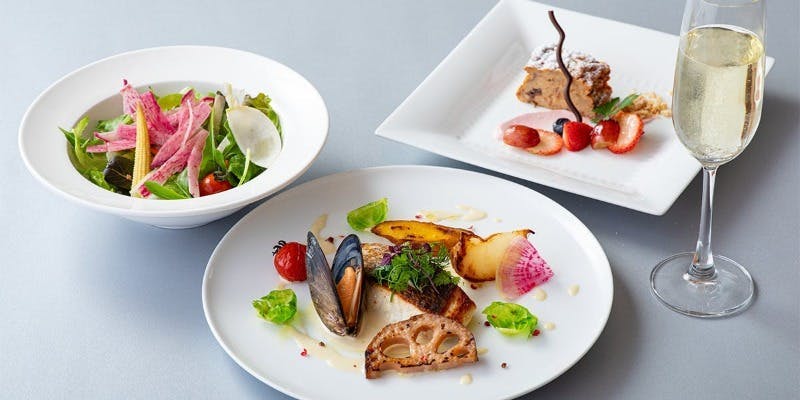ホリデープリフィクスランチ　全3品＋乾杯スパークリングワイン付き