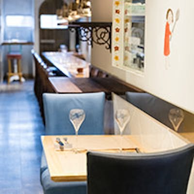 隠れ家のようなアットホームな雰囲気漂う店内で至福のひと時を