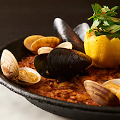 季節の素材の旨味が活きた本格スペイン料理