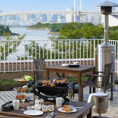 レインボーブリッジを一望!オープンテラスでBBQ