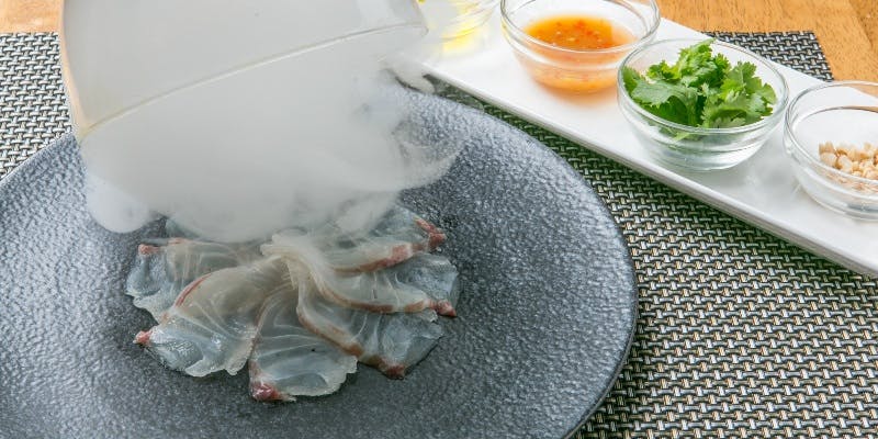 【R】前菜4種、鉄鍋ソフトシェルクラブ、ハーブチキン＆豚トロなど