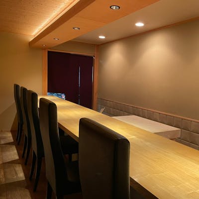 京都・出町柳に佇む趣ある空間、暖簾をくぐれば非日常の世界が広がる