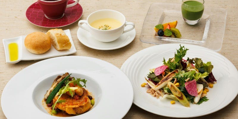 【メインが選べるコース】前菜、スープ、メインなど全4品 ＋ワンドリンク付