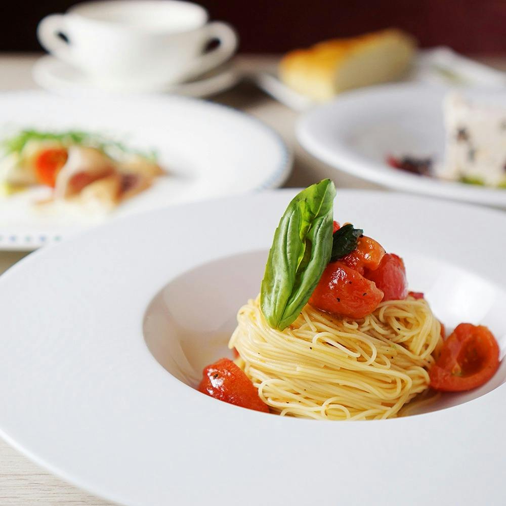 カフェ クロスヤード ホテルメトロポリタンさいたま新都心 トートバックのお土産付 食後のカフェお替り自由 選べるメイン デザート付き ゆったり過ごせるランチ ランチ プラン メニュー 一休 Comレストラン